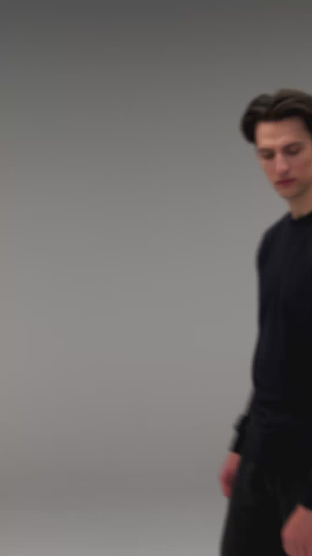 Produktvideo TALLFITS - The Tall Sweatshirt Schwarz - Modelvideo Sweatshirt für große Männer
