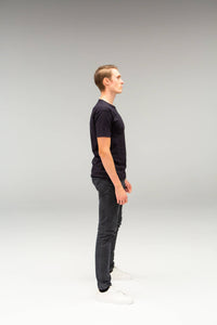 The Tall T-Shirt - TALLFITS - Extra langes schwarzes T-Shirt für große Herren Seitenansicht