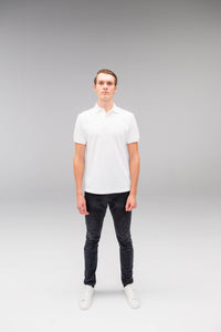 The Tall Piqué Polo - TALLFITS - Weißes Poloshirt für große Männer Frontansicht
